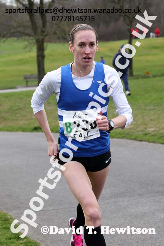 Laura Weightman (Morpeth) 2nd leg of the senior womens 6 stage relay, 2014 Northern 12 and 6 Stage Relays, Heaton Park, Manchester. Photo: David T. Hewitson/Sports for All Pics